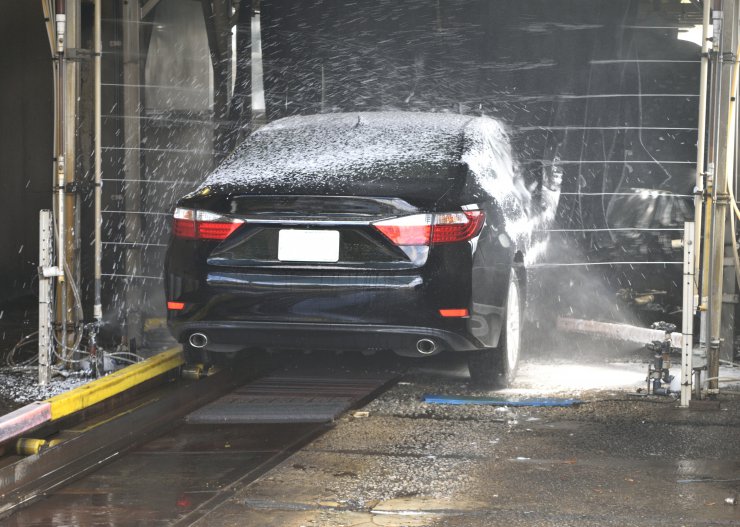 Wady częstego mycia auta